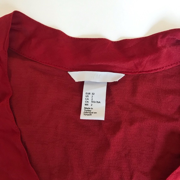 H&M Solid Red 3/4 Sleeve Slit Sides Tunic Top Sz 2 - Picture 3 of 4